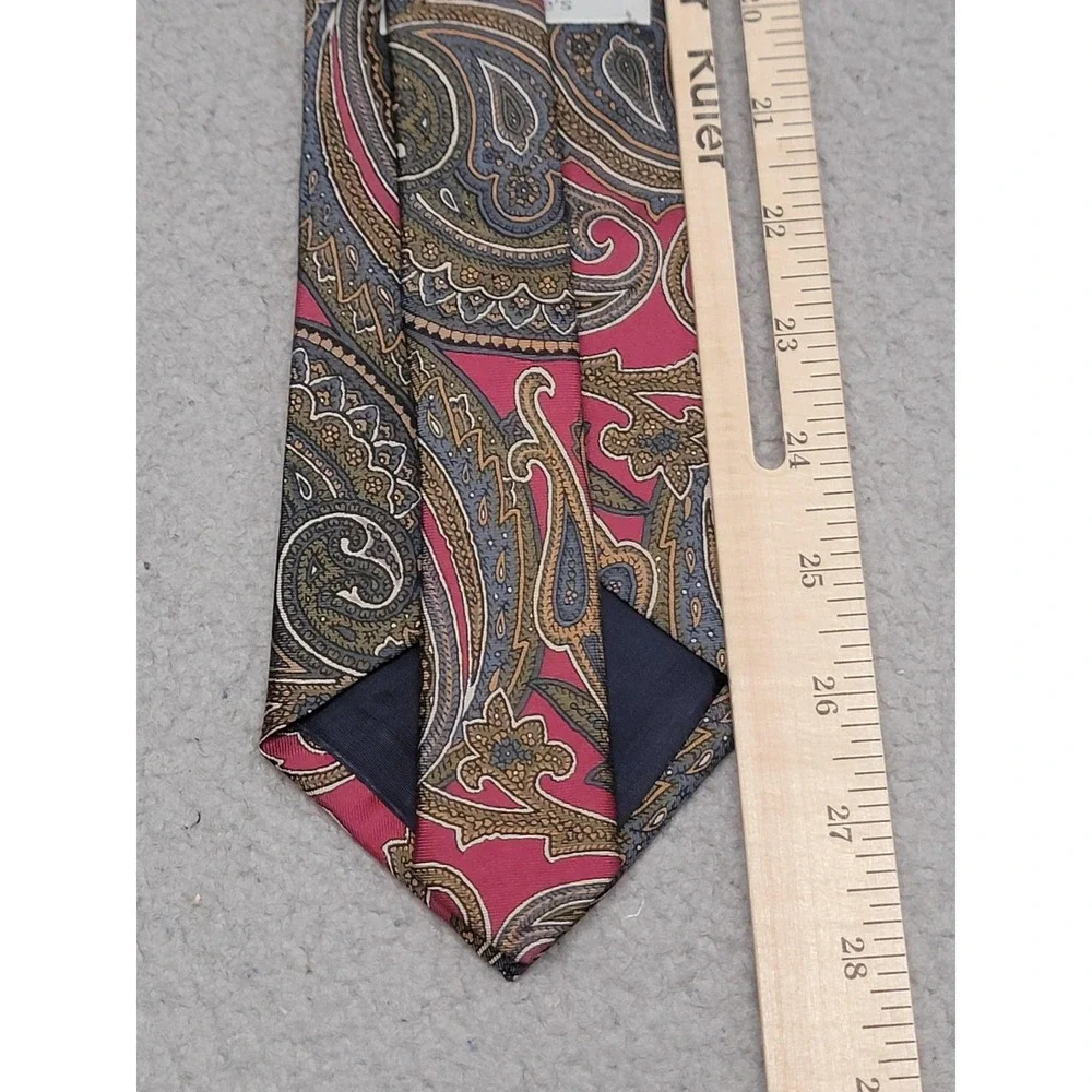 Vintage Higbee's Tie Mens Pink Paisley Made in USA‎ Classic Necktie Formal Dress